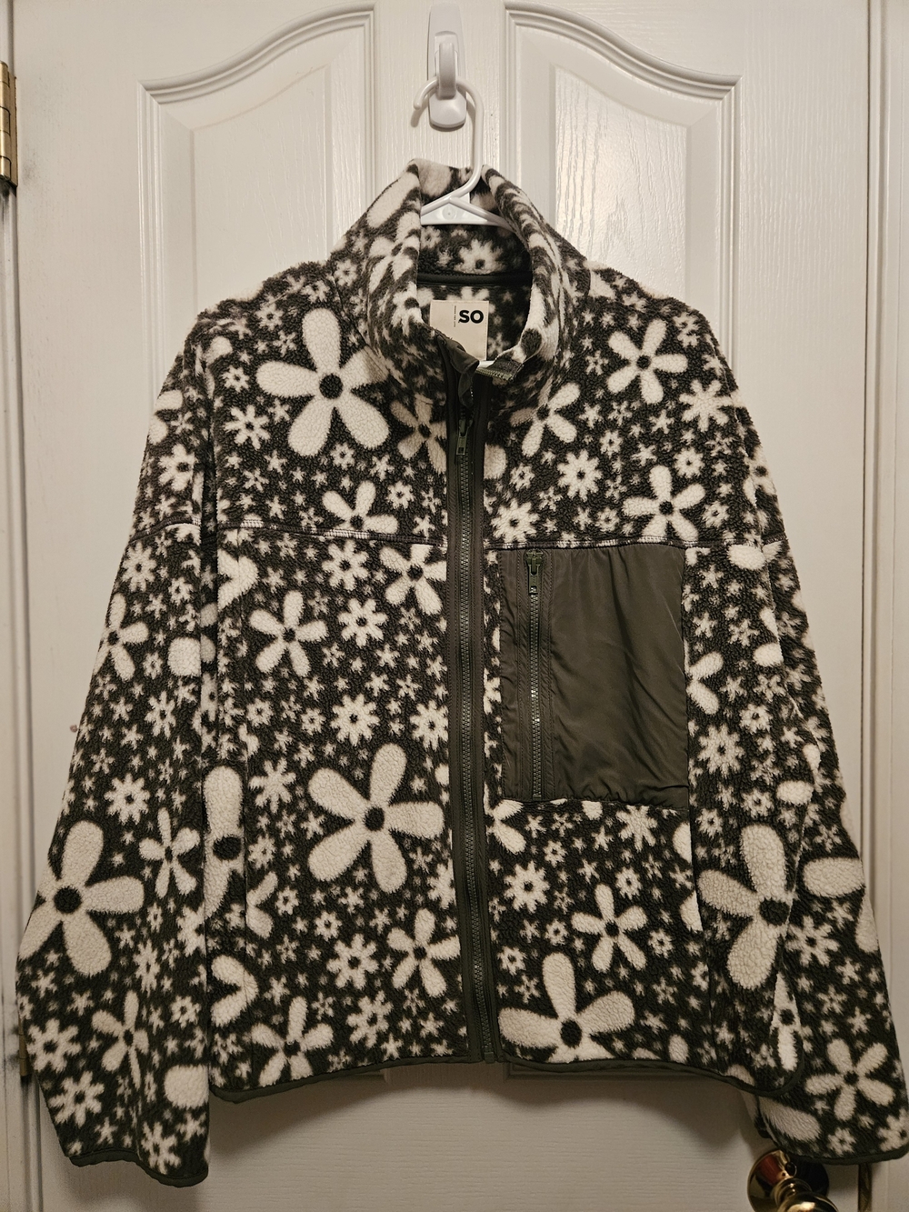 🎉 2 Items/$15 🎉 SO Olive Green and White Floral Fleece Jacket